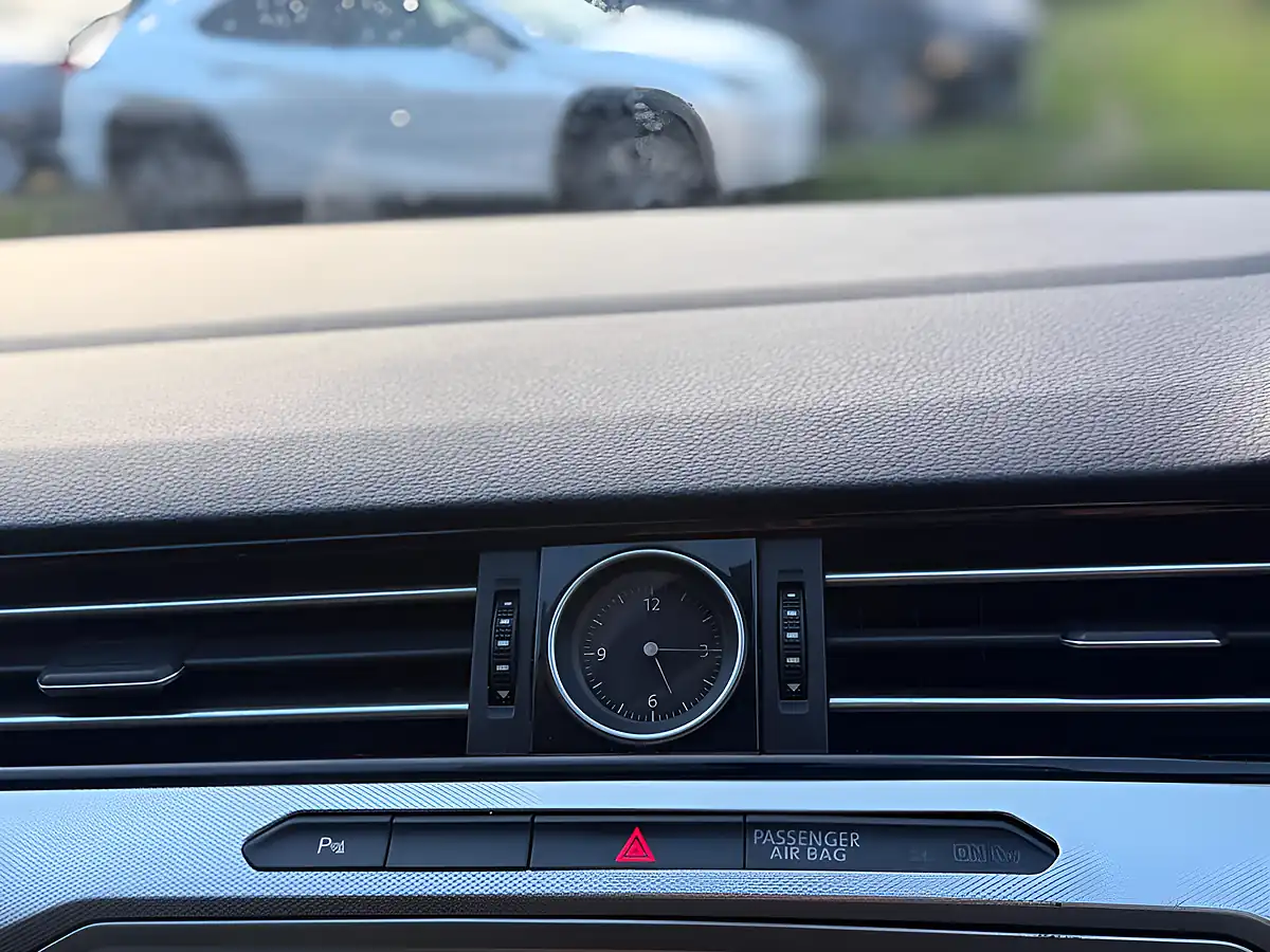Used 2017 Volkswagen Passat Se Business Silver - Interior and Exterior details 15