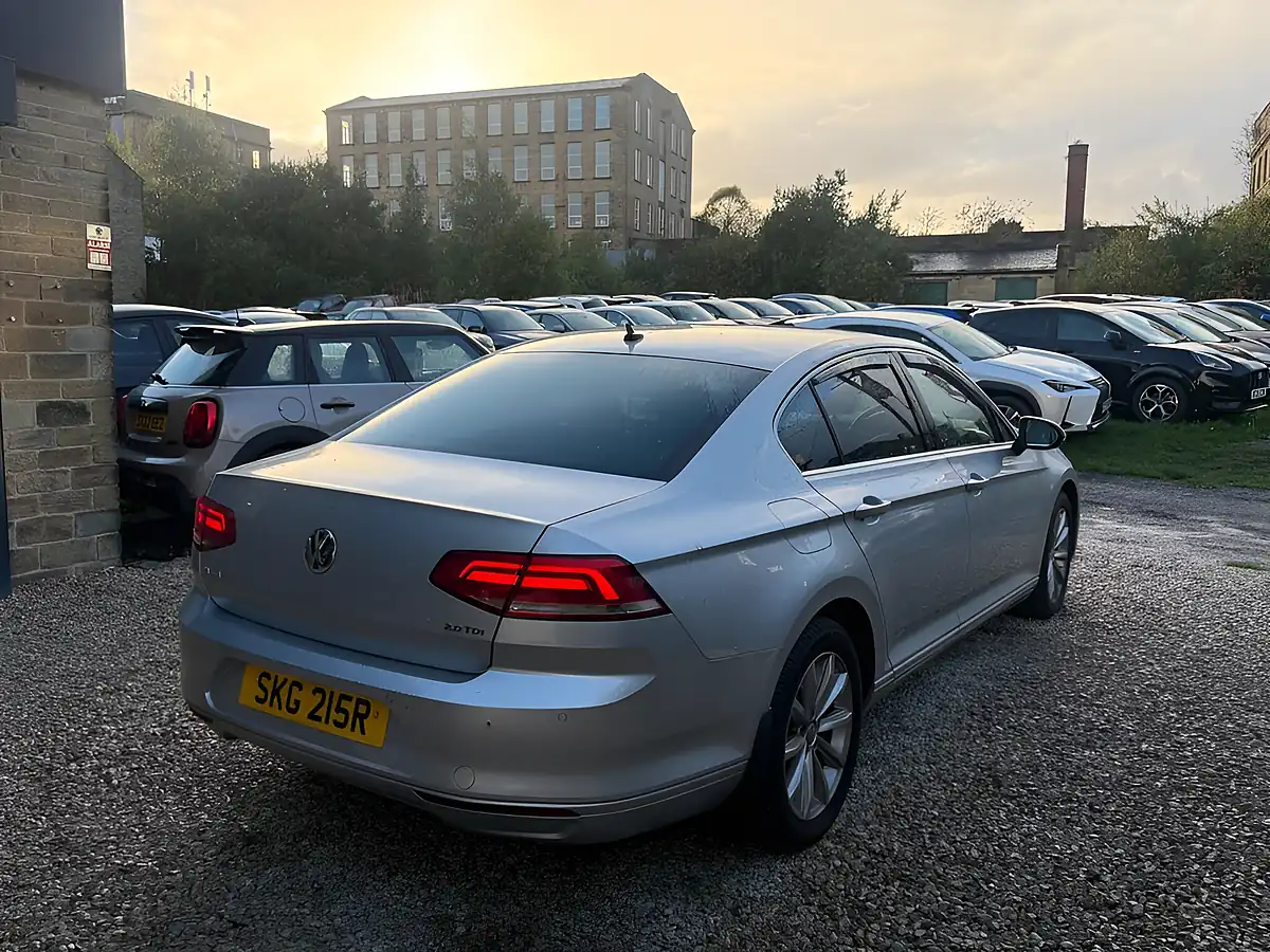 Used 2017 Volkswagen Passat Se Business Silver - Interior and Exterior details 6
