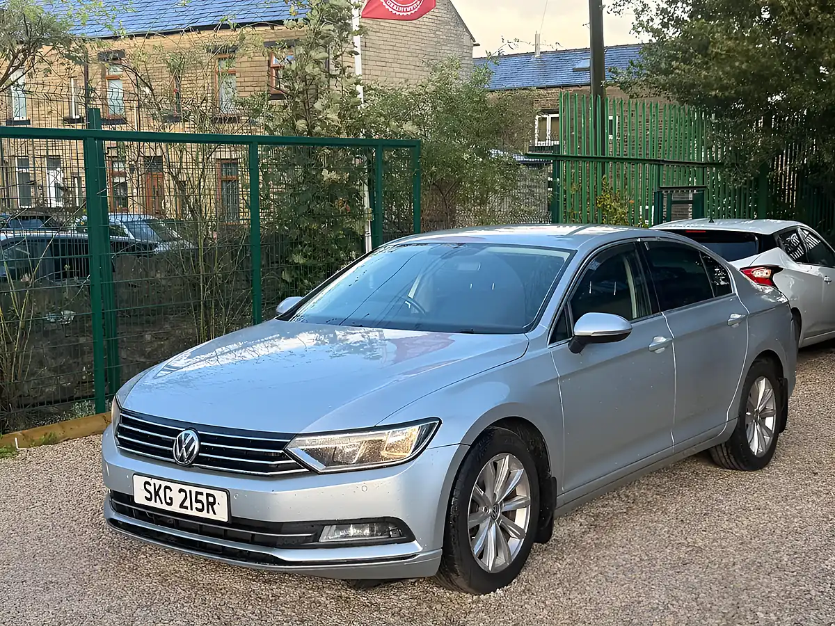 Used 2017 Volkswagen Passat Se Business Silver - Interior and Exterior details 7