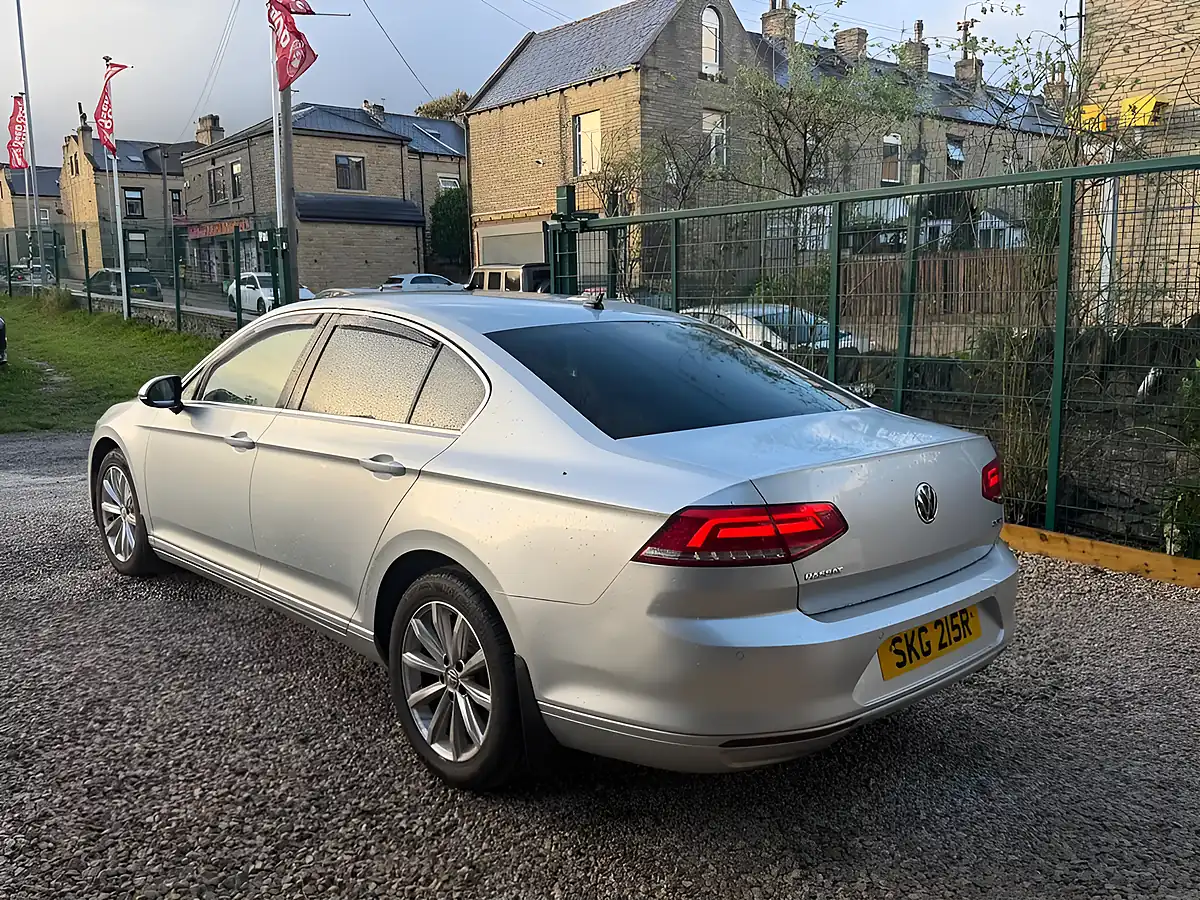 Used 2017 Volkswagen Passat Se Business Silver - Interior and Exterior details 8