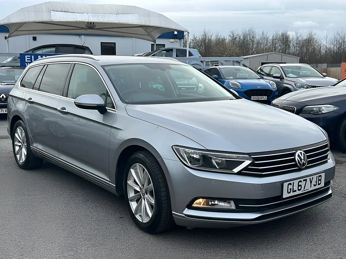 Used 2017 Volkswagen Passat Se Business Silver - Front View