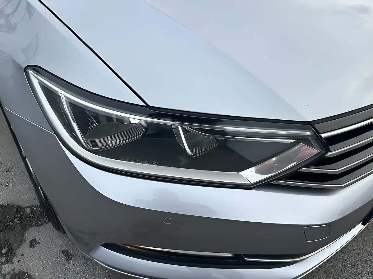 Used 2017 Volkswagen Passat Se Business Silver - Interior and Exterior details 10