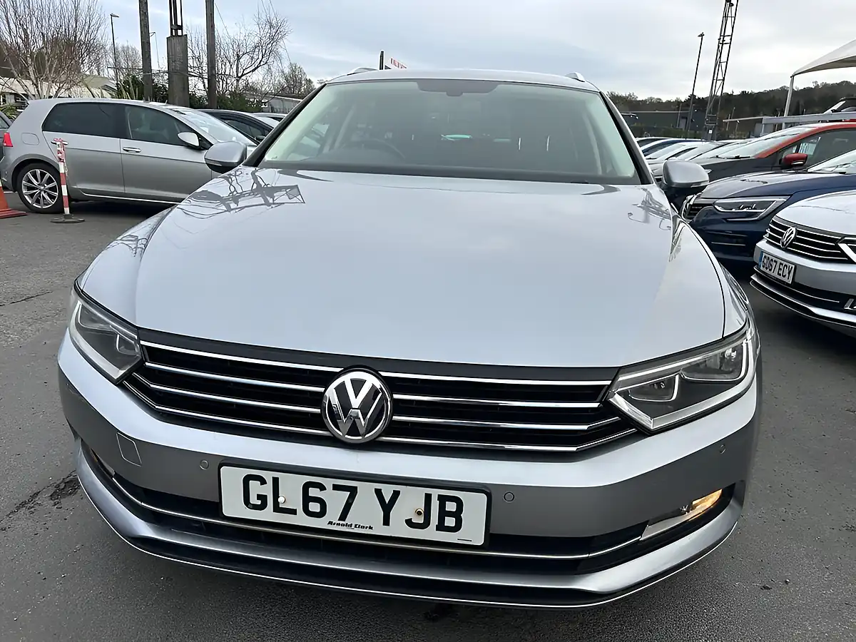 Used 2017 Volkswagen Passat Se Business Silver - Interior and Exterior details 13