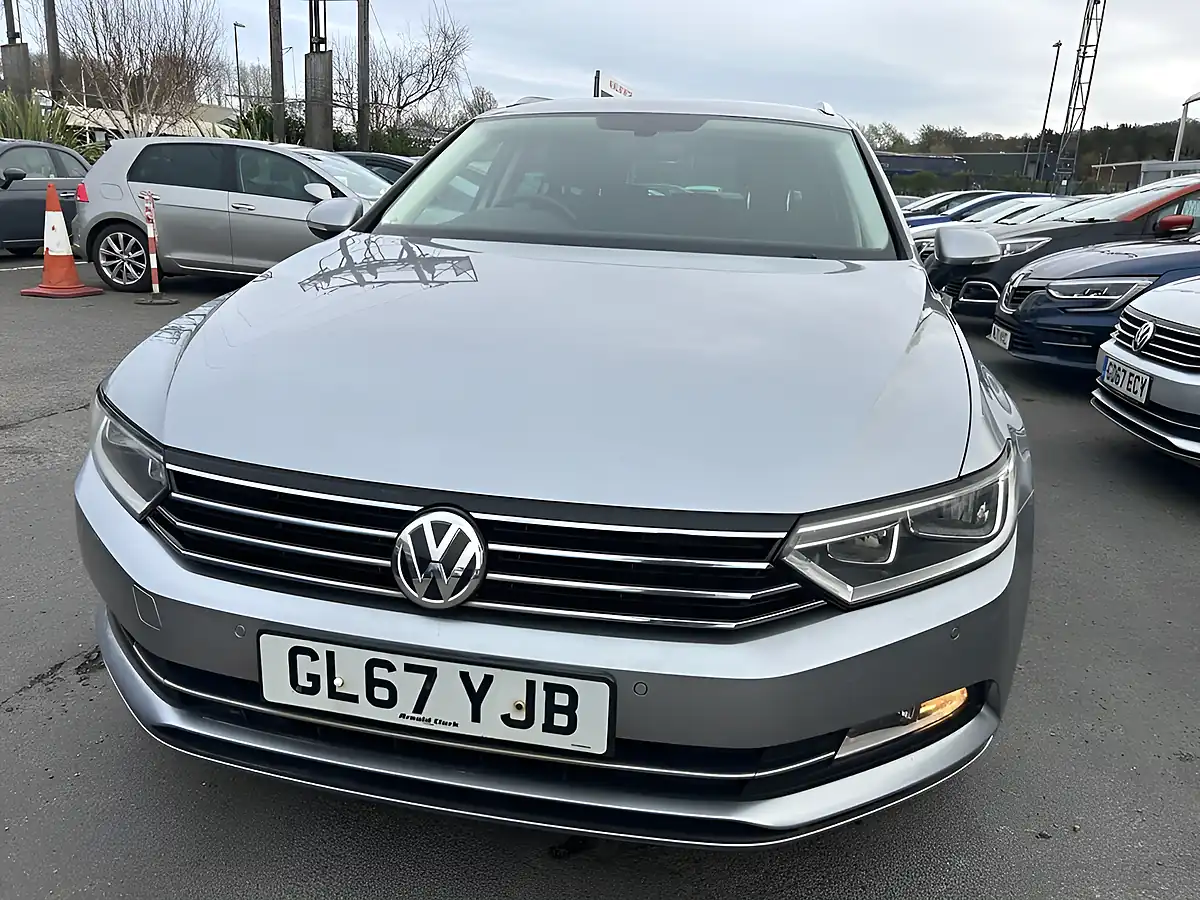 Used 2017 Volkswagen Passat Se Business Silver - Interior and Exterior details 15