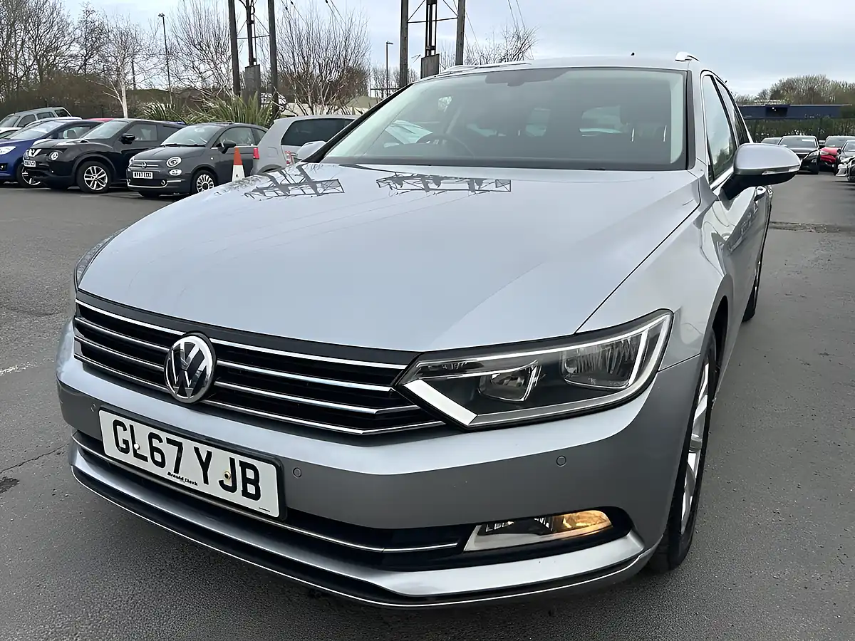 Used 2017 Volkswagen Passat Se Business Silver - Interior and Exterior details 16