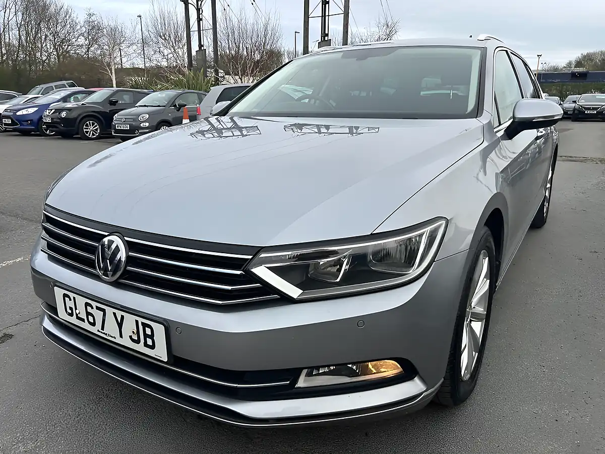 Used 2017 Volkswagen Passat Se Business Silver - Interior and Exterior details 17