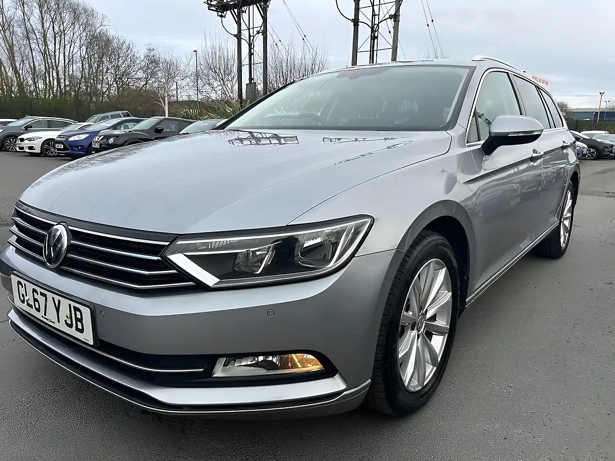 Used 2017 Volkswagen Passat Se Business Silver - Interior and Exterior details 18