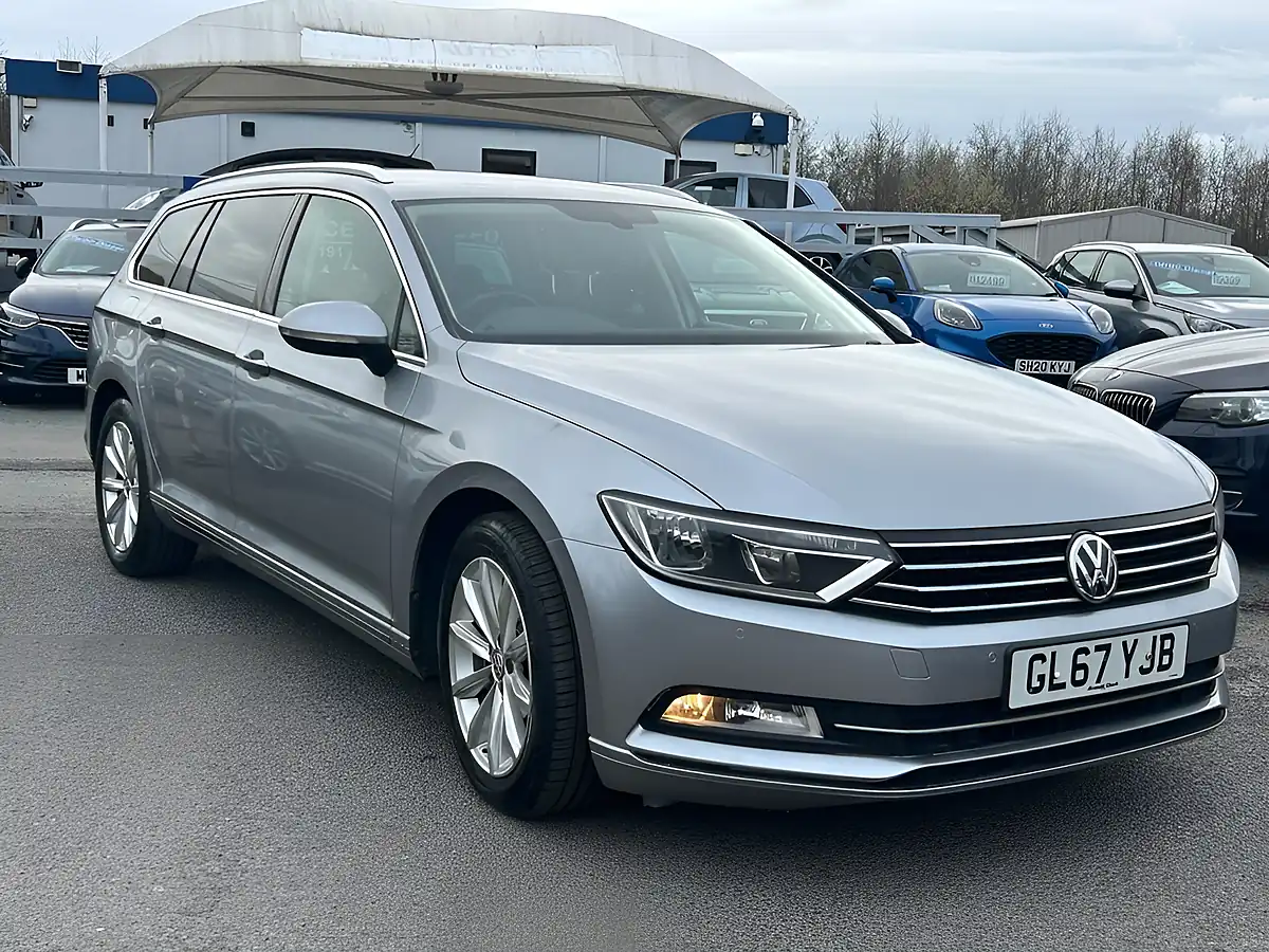Used 2017 Volkswagen Passat Se Business Silver - Interior and Exterior details 3