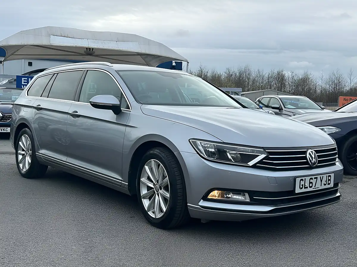 Used 2017 Volkswagen Passat Se Business Silver - Interior and Exterior details 4
