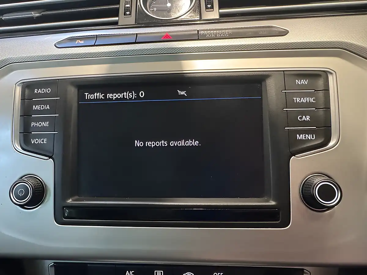 Used 2017 Volkswagen Passat Se Business White - Interior and Exterior details 17