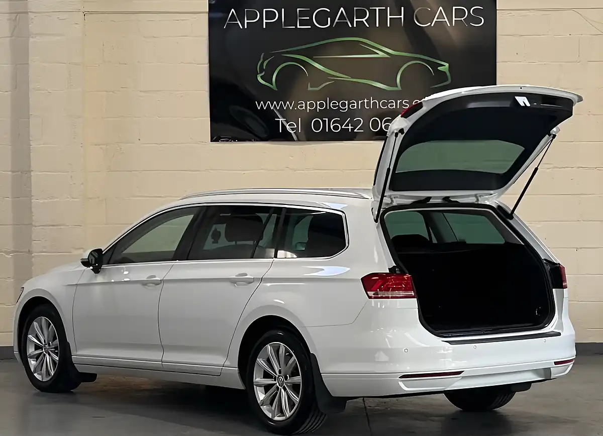 Used 2017 Volkswagen Passat Se Business White - Interior and Exterior details 9