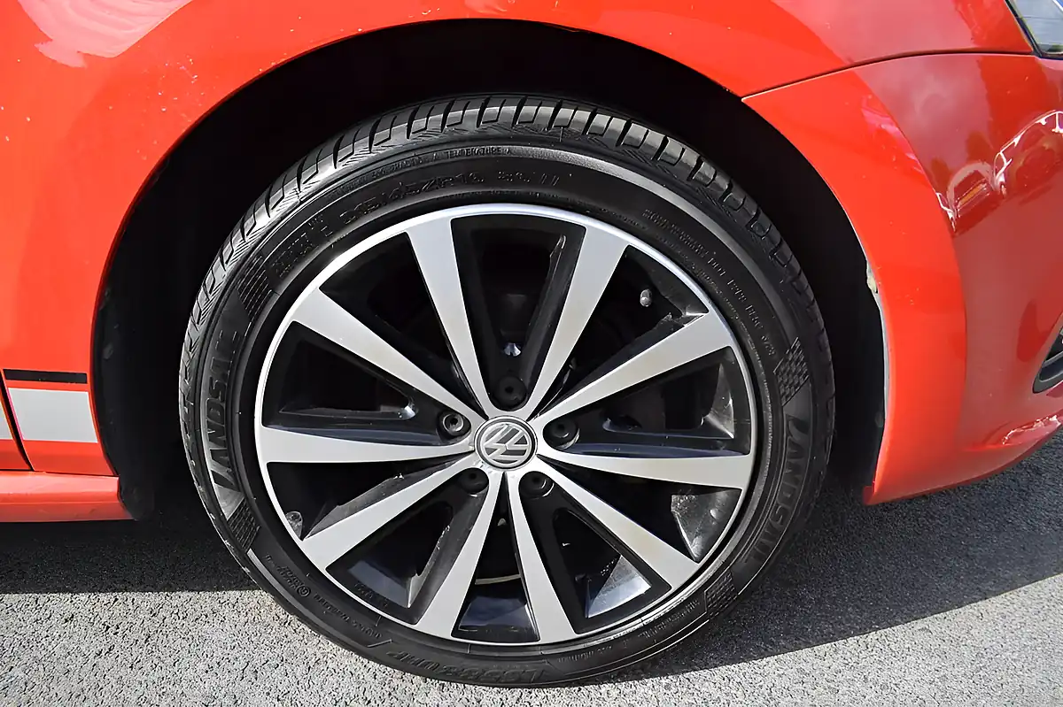 Used 2017 Volkswagen Polo Beats Edition Flash Red - Interior and Exterior details 4