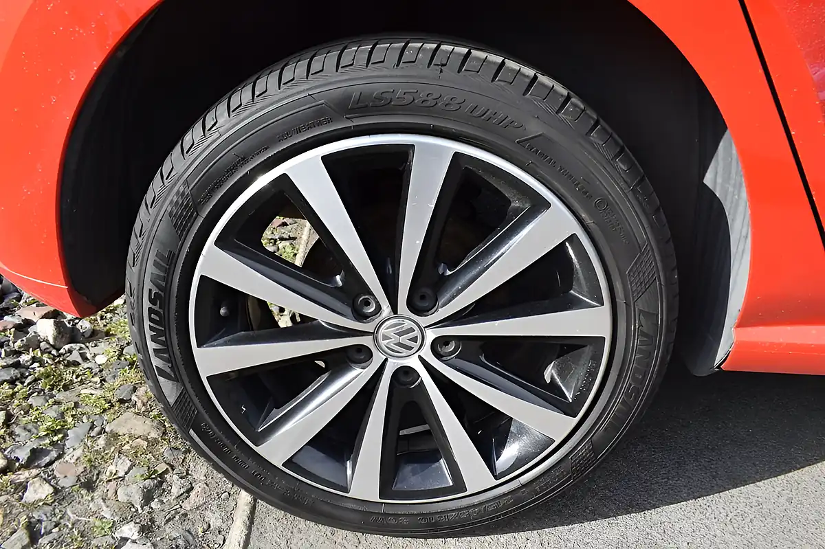 Used 2017 Volkswagen Polo Beats Edition Flash Red - Interior and Exterior details 5