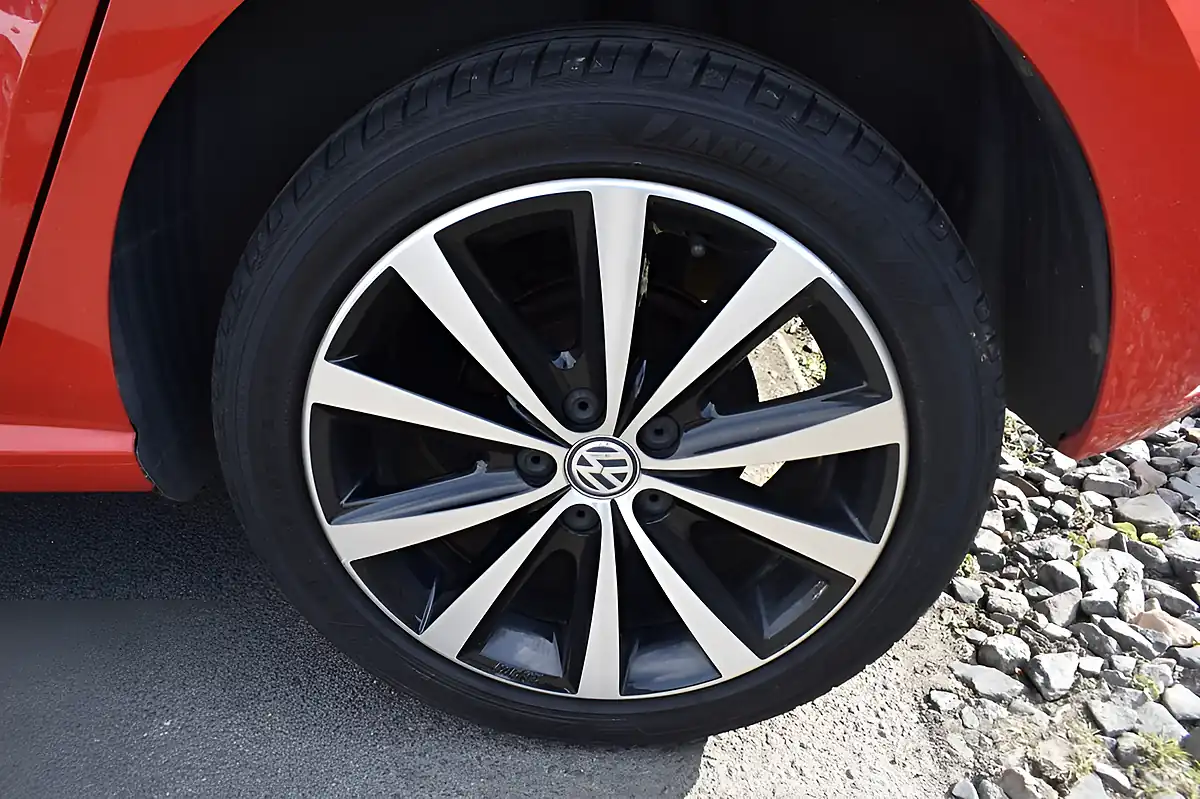 Used 2017 Volkswagen Polo Beats Edition Flash Red - Interior and Exterior details 6