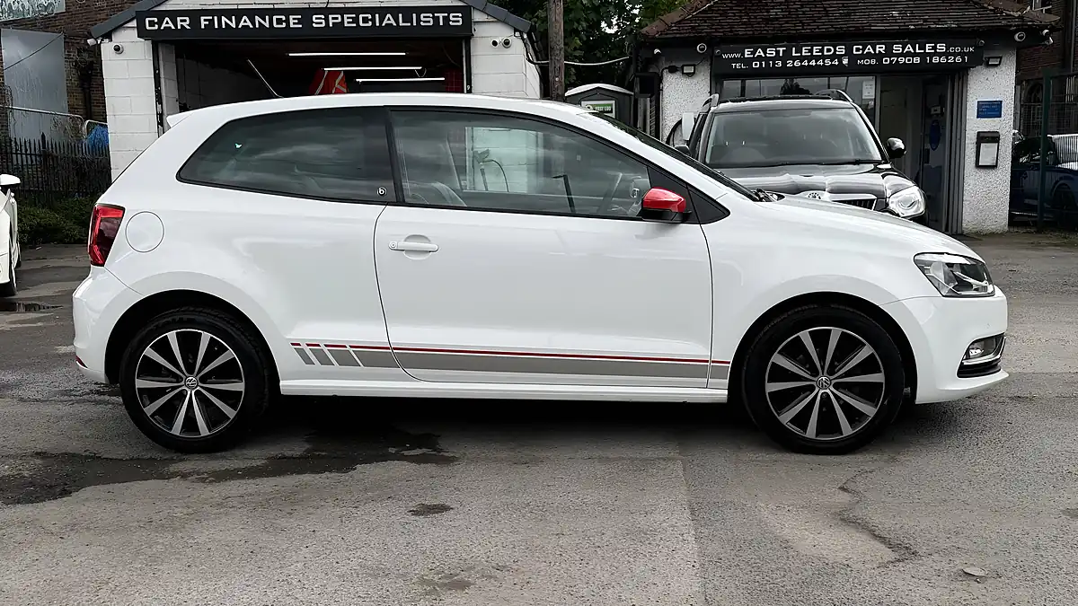 Used 2017 Volkswagen Polo Bluemotion Tech Beats White - Interior and Exterior details 3