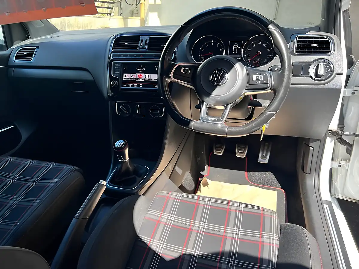 Used 2017 Volkswagen Polo Bluemotion Tech GTI White - Interior and Exterior details 12
