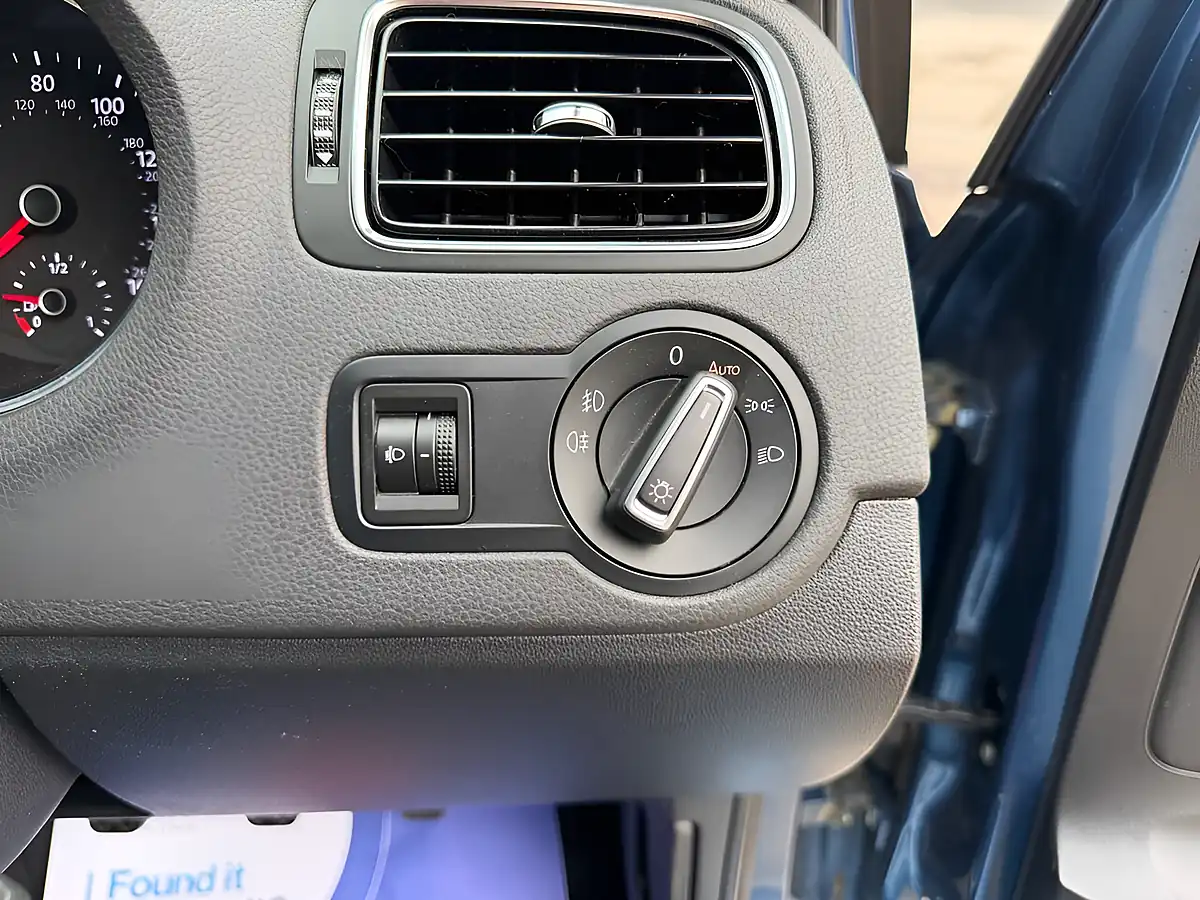 Used 2017 Volkswagen Polo Bluemotion Tech Match Edition Blue - Interior and Exterior details 15