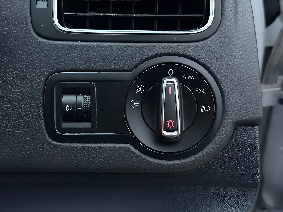 Used 2017 Volkswagen Polo Bluemotion Tech Match Edition Silver - Interior and Exterior details 13