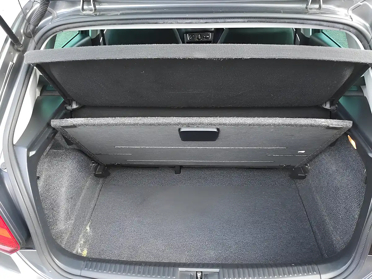 Used 2017 Volkswagen Polo Bluemotion Tech Match Grey - Interior and Exterior details 12
