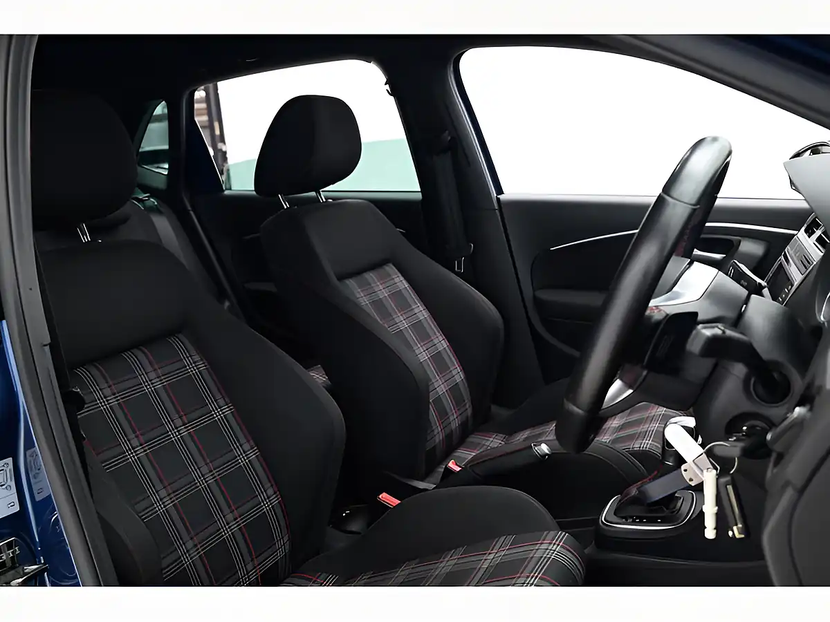 Used 2017 Volkswagen Polo GTI Blue - Interior and Exterior details 12