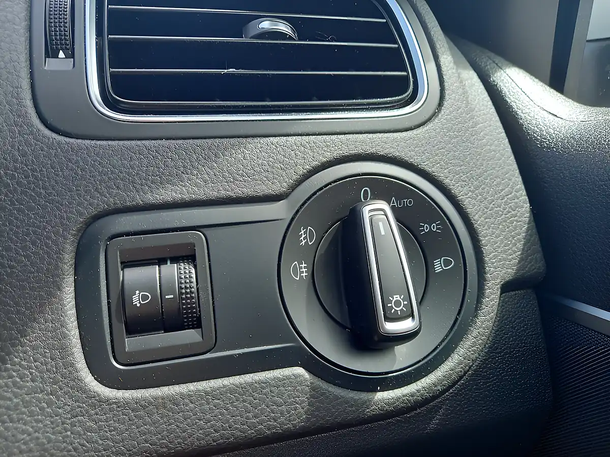 Used 2017 Volkswagen Polo Match Edition Silver - Interior and Exterior details 17