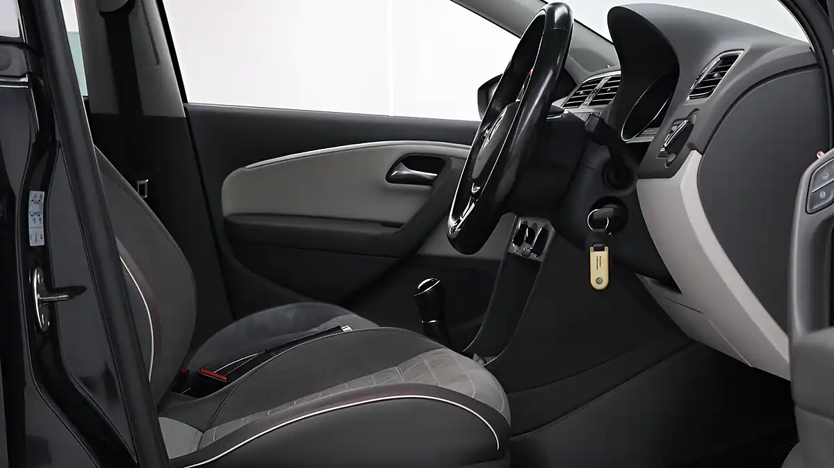 Used 2017 Volkswagen Polo R-Line Black - Interior and Exterior details 16