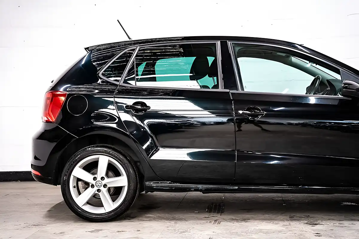 Used 2017 Volkswagen Polo Sel Black - Interior and Exterior details 10