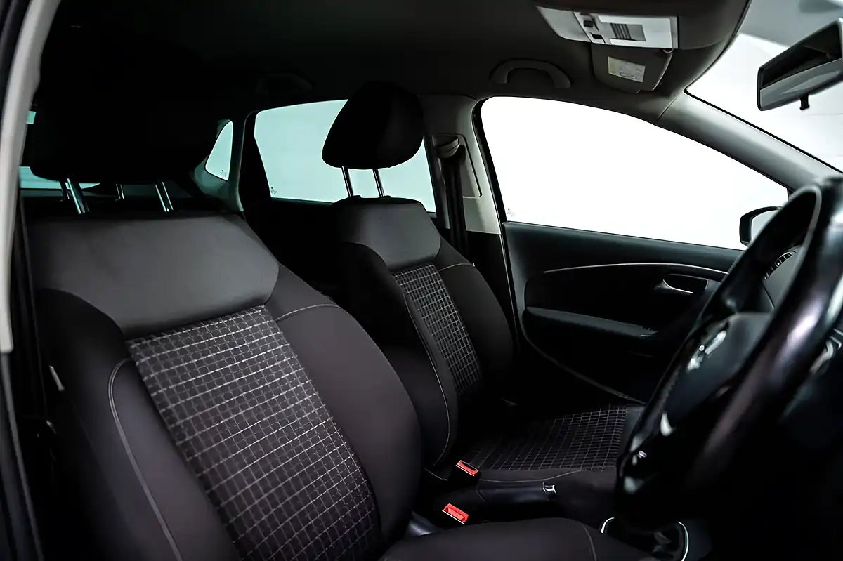 Used 2017 Volkswagen Polo Sel Black - Interior and Exterior details 5