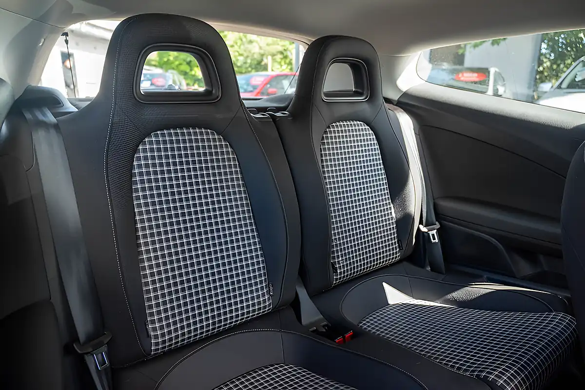 Used 2017 Volkswagen Scirocco Bluemotion Technology Rising Blue - Interior and Exterior details 16
