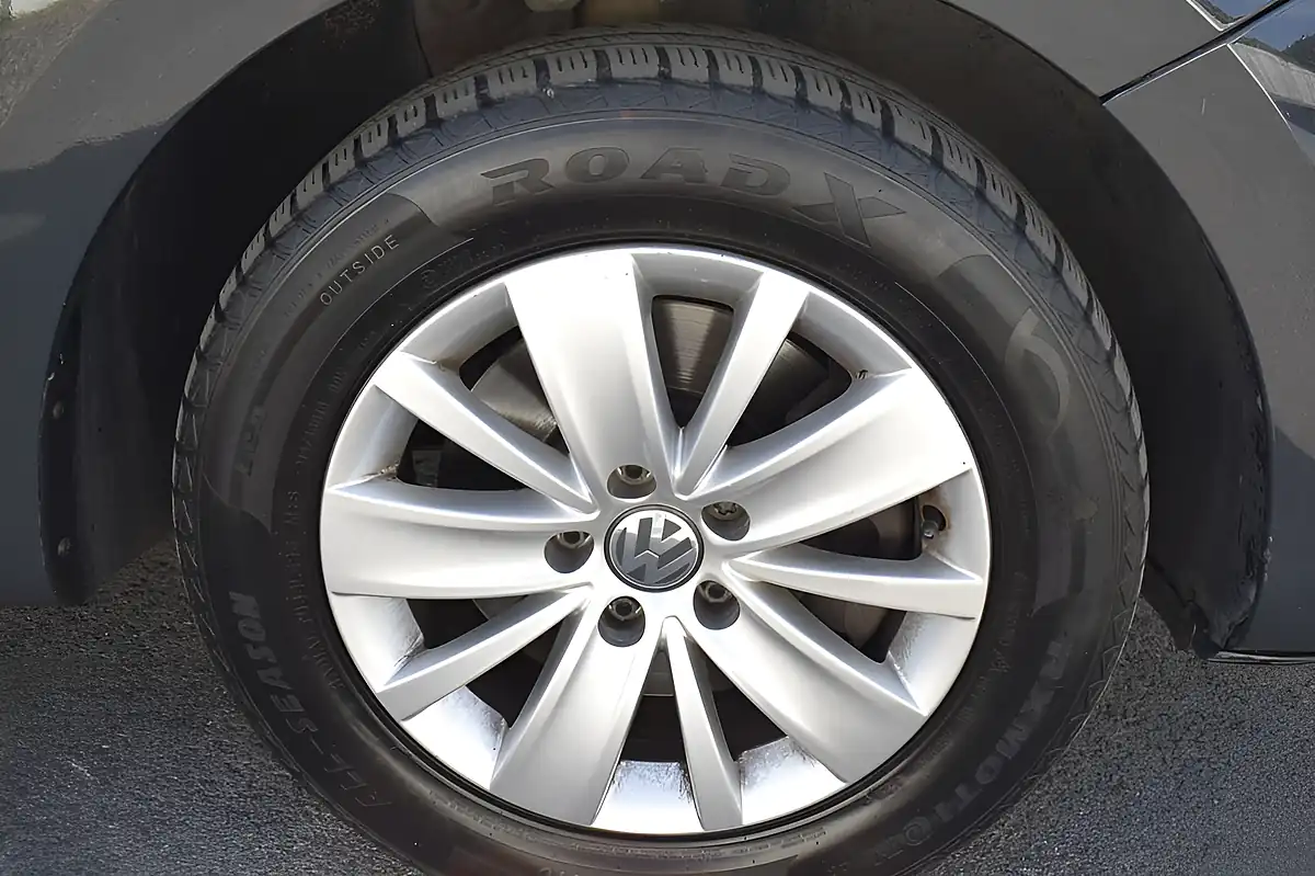 Used 2017 Volkswagen Sharan Se Nav Grey - Interior and Exterior details 4