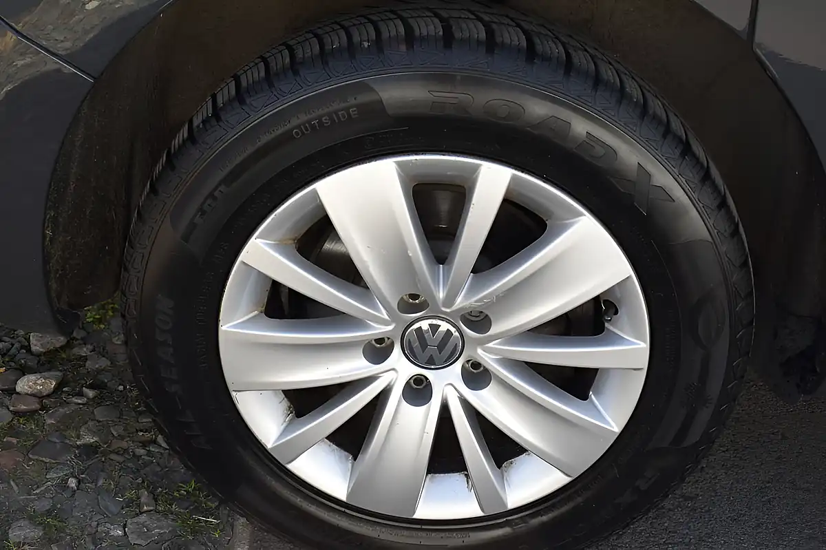 Used 2017 Volkswagen Sharan Se Nav Grey - Interior and Exterior details 5