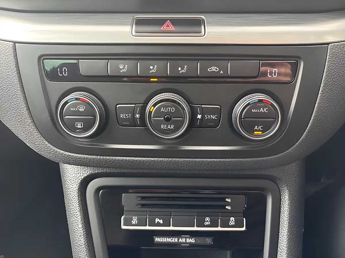 Used 2017 Volkswagen Sharan Se White - Interior and Exterior details 14