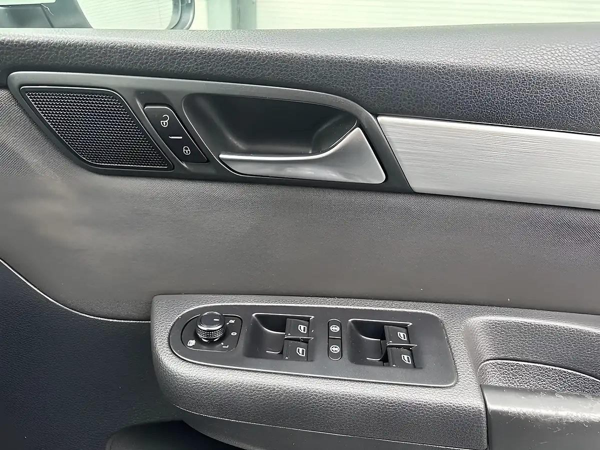 Used 2017 Volkswagen Sharan Se White - Interior and Exterior details 15