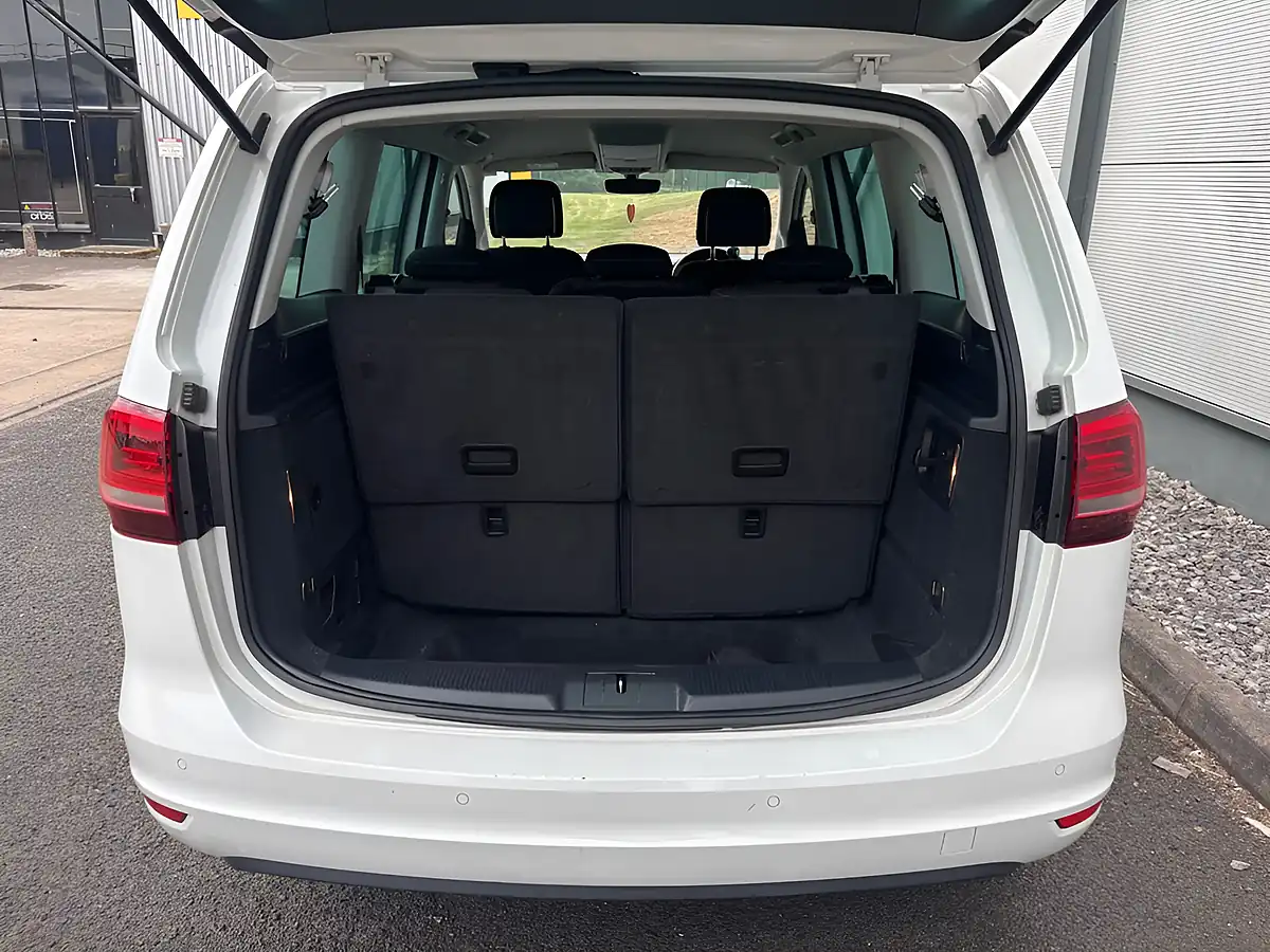 Used 2017 Volkswagen Sharan Se White - Interior and Exterior details 16