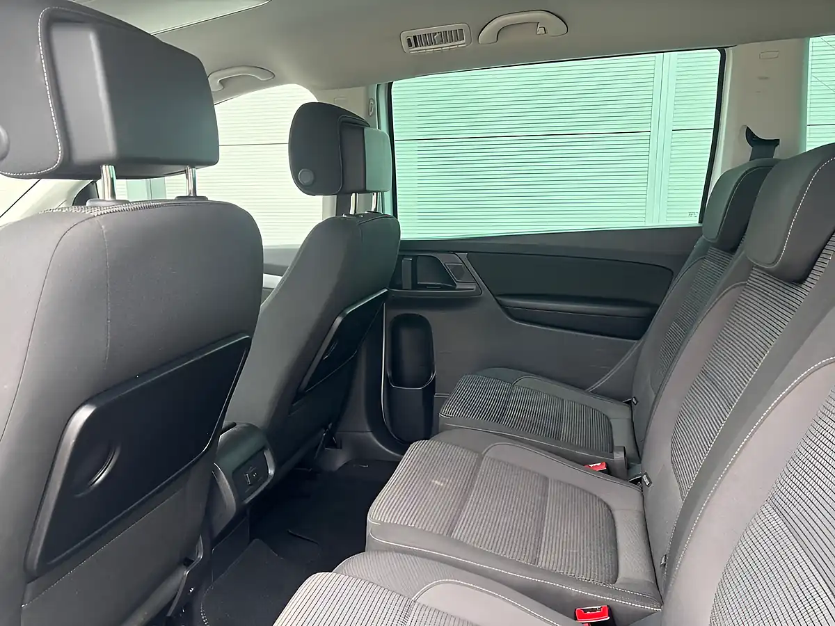 Used 2017 Volkswagen Sharan Se White - Interior and Exterior details 17