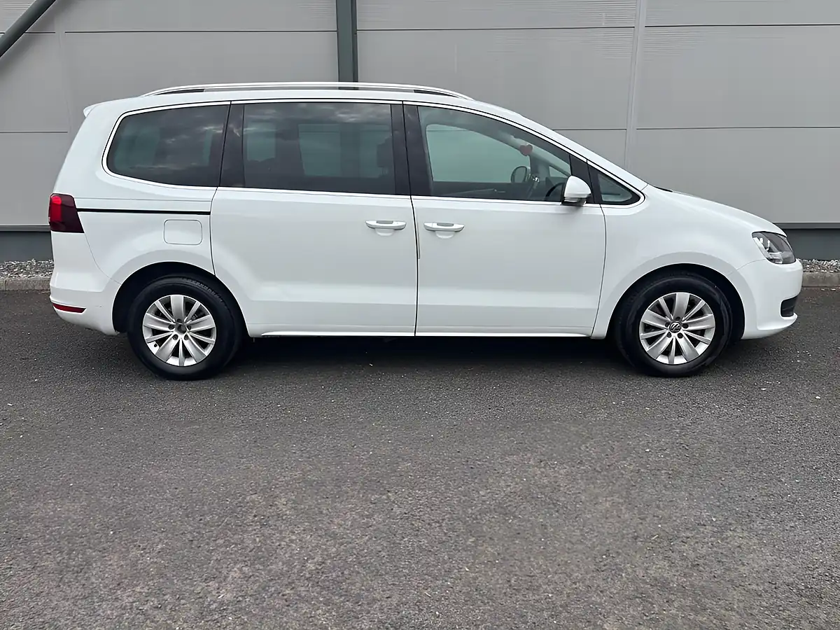 Used 2017 Volkswagen Sharan Se White - Interior and Exterior details 5