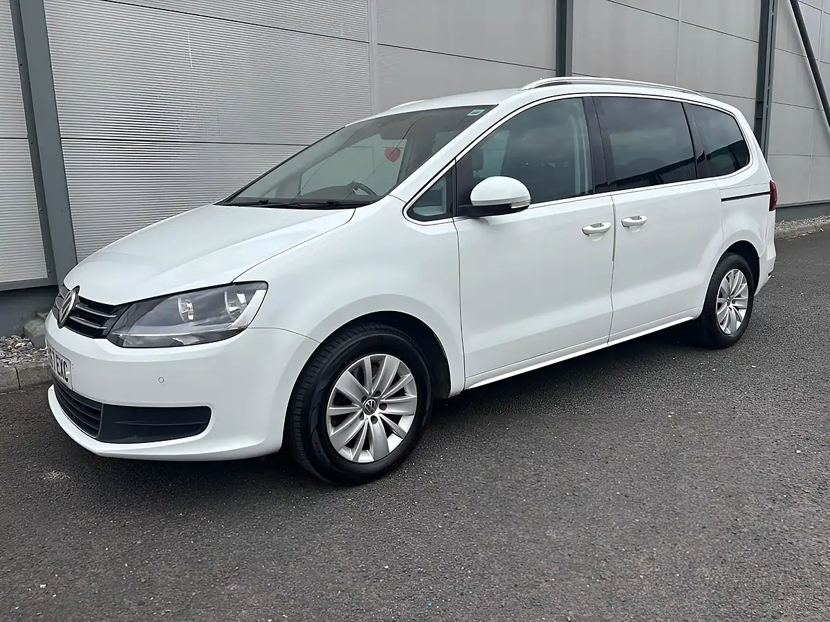 Used 2017 Volkswagen Sharan Se White - Interior and Exterior details 7