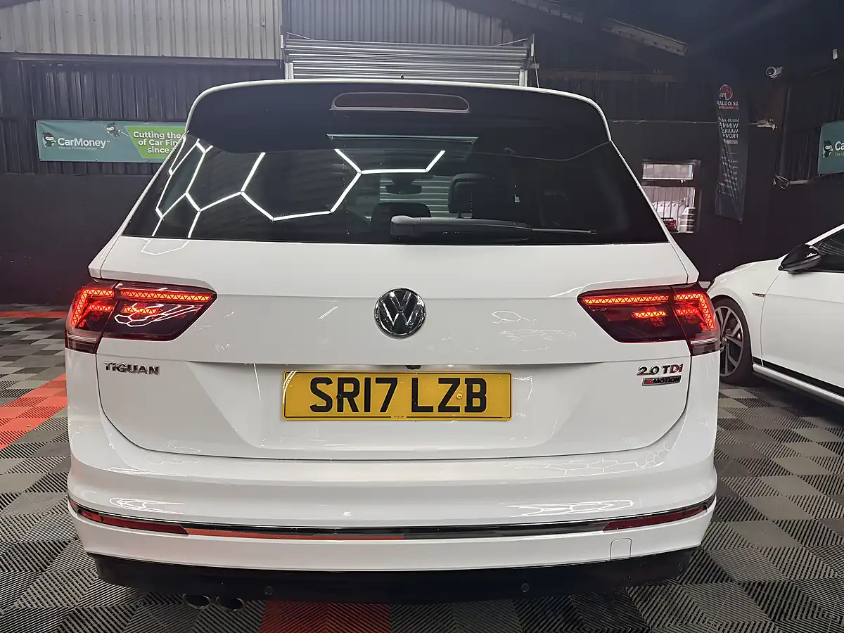 Used 2017 Volkswagen Tiguan Bluemotion Tech R-Line White - Interior and Exterior details 10