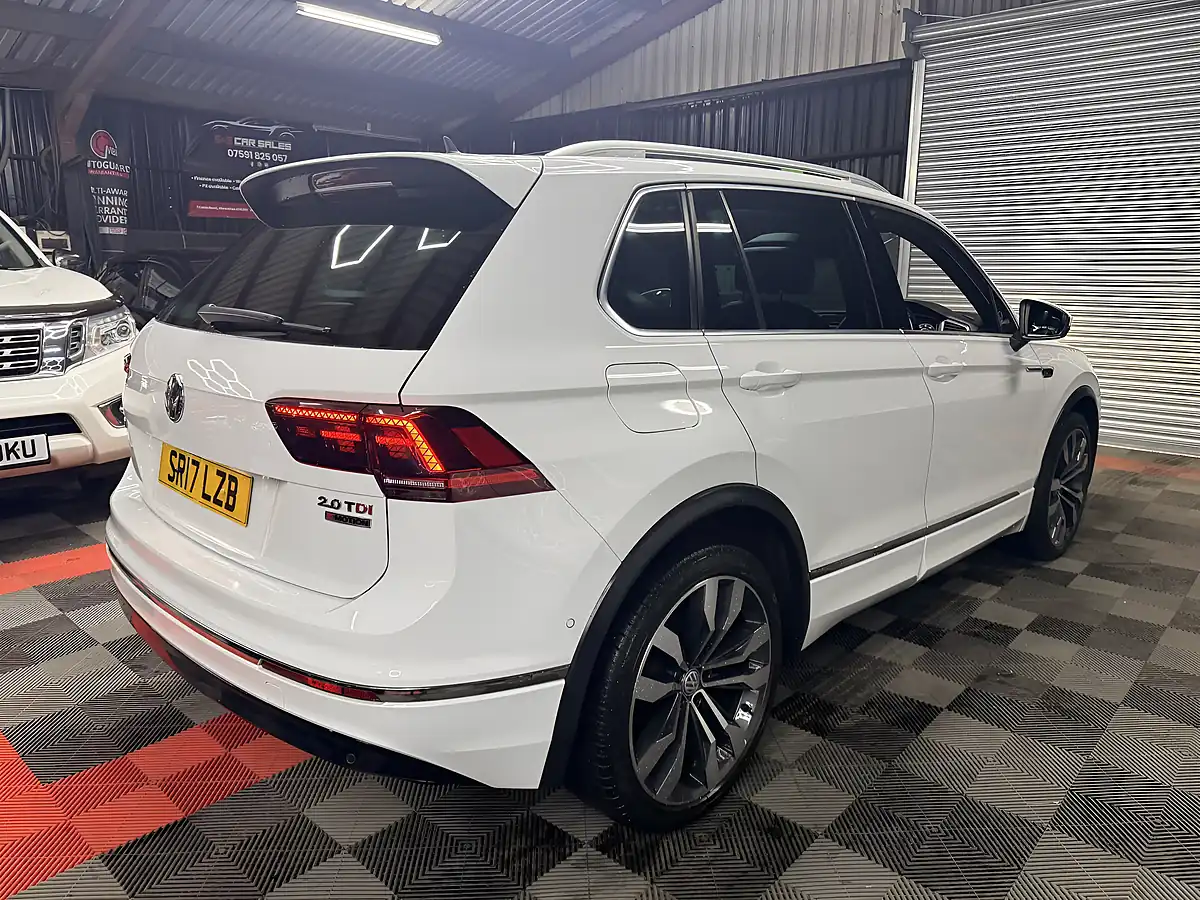 Used 2017 Volkswagen Tiguan Bluemotion Tech R-Line White - Interior and Exterior details 13