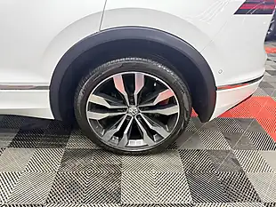 Used 2017 Volkswagen Tiguan Bluemotion Tech R-Line White - Interior and Exterior details 15