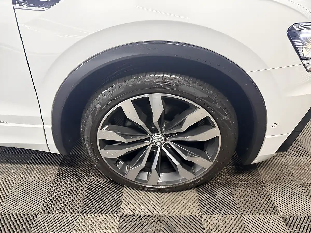 Used 2017 Volkswagen Tiguan Bluemotion Tech R-Line White - Interior and Exterior details 16