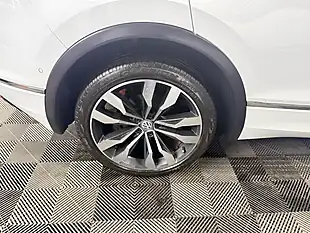 Used 2017 Volkswagen Tiguan Bluemotion Tech R-Line White - Interior and Exterior details 17
