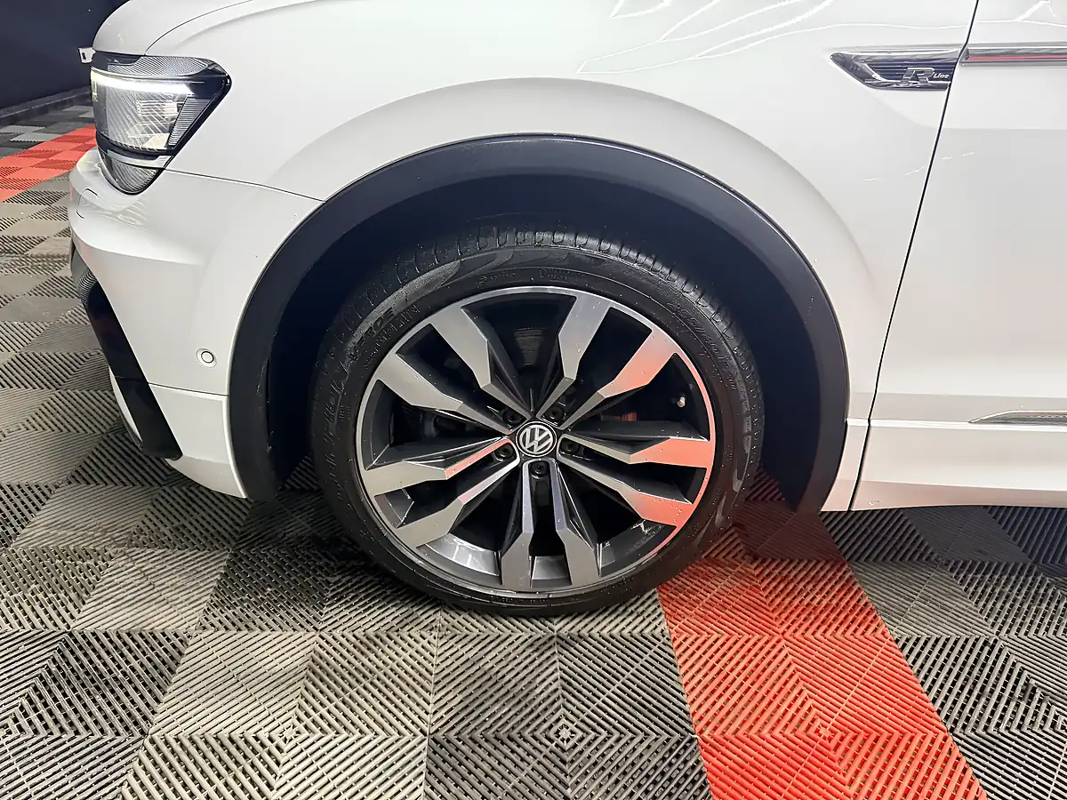 Used 2017 Volkswagen Tiguan Bluemotion Tech R-Line White - Interior and Exterior details 18