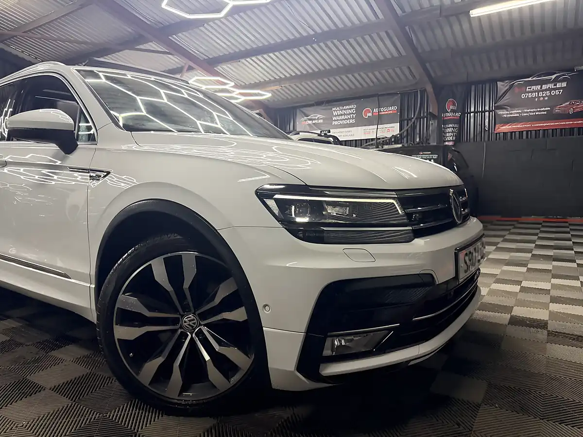 Used 2017 Volkswagen Tiguan Bluemotion Tech R-Line White - Interior and Exterior details 2