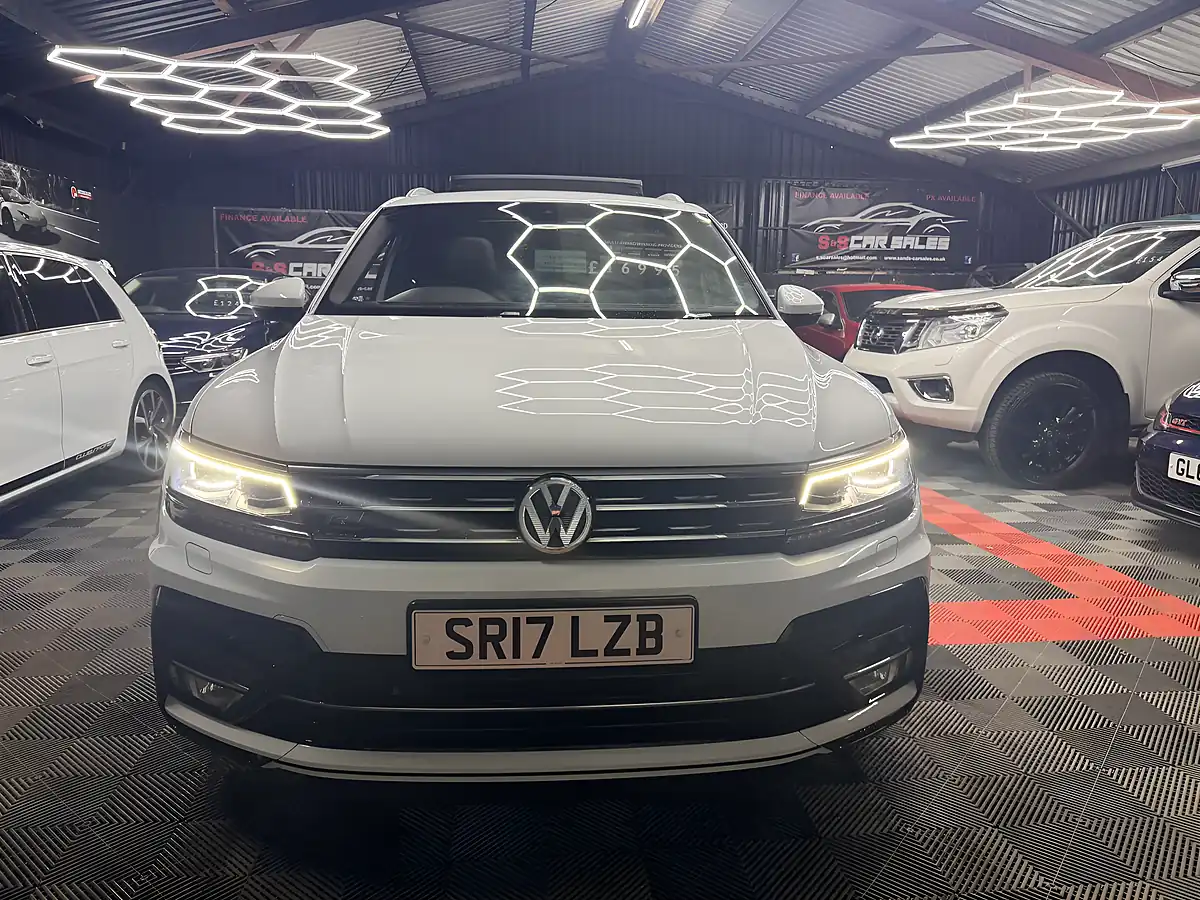 Used 2017 Volkswagen Tiguan Bluemotion Tech R-Line White - Interior and Exterior details 3