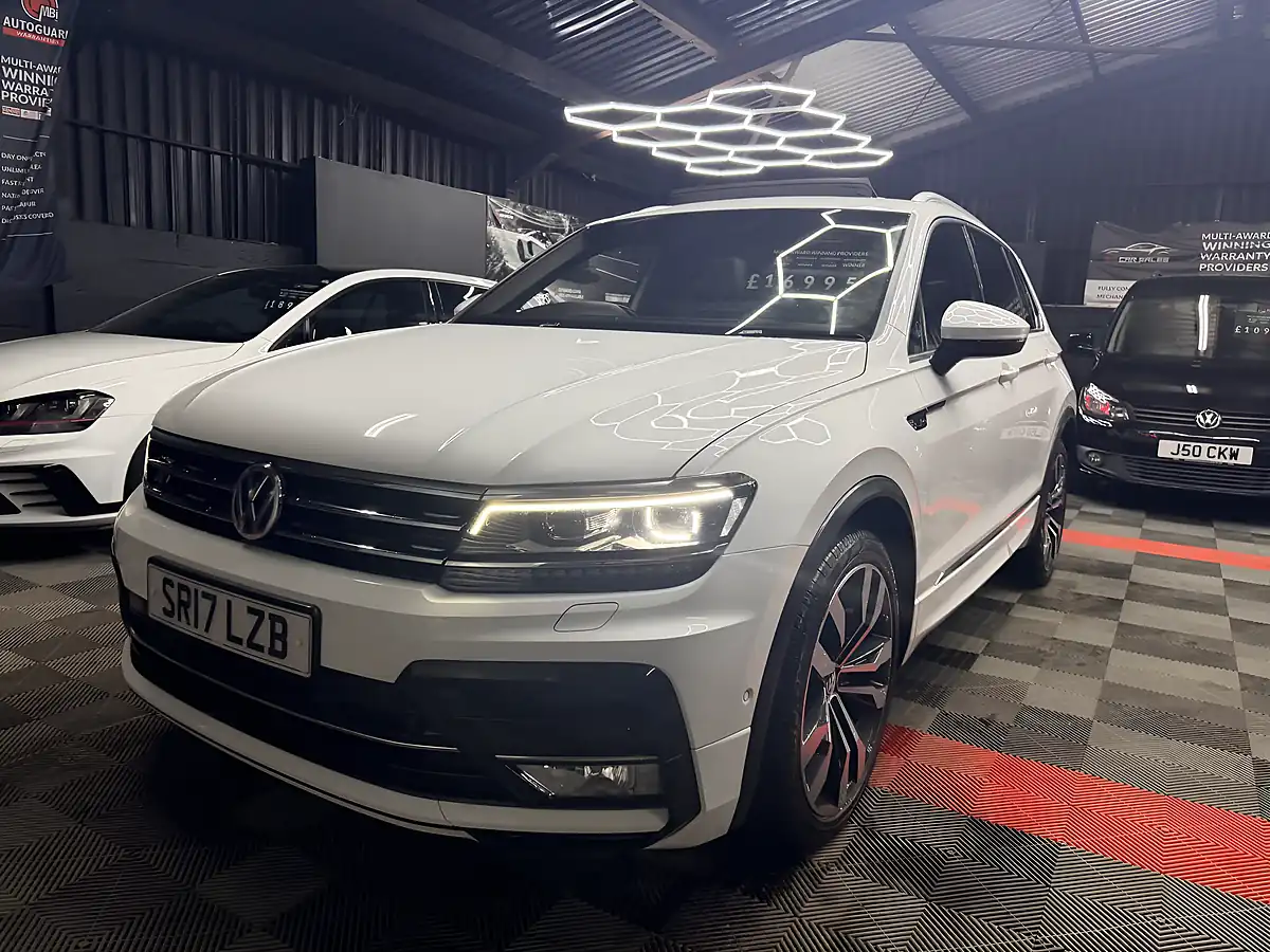 Used 2017 Volkswagen Tiguan Bluemotion Tech R-Line White - Interior and Exterior details 4