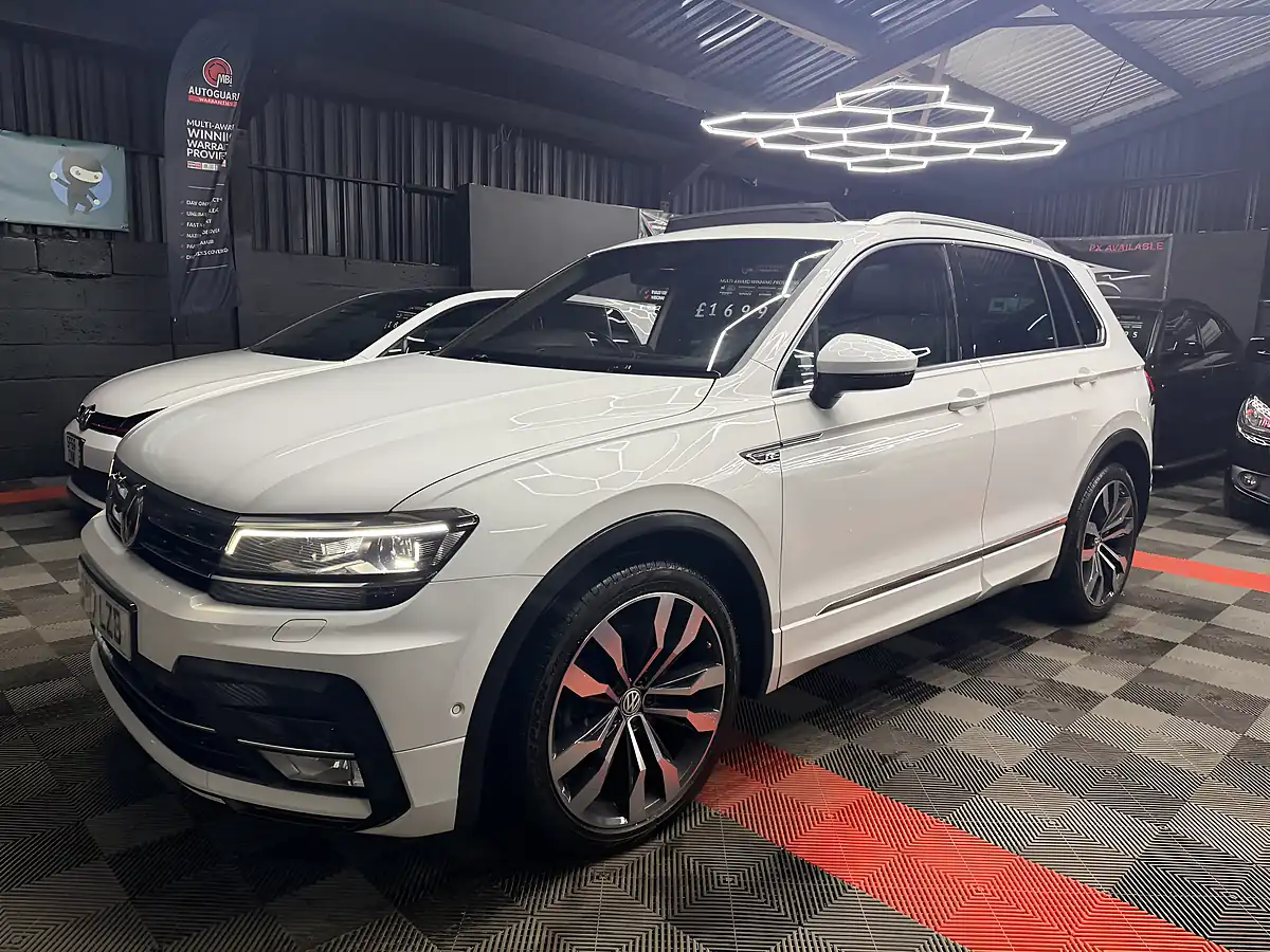 Used 2017 Volkswagen Tiguan Bluemotion Tech R-Line White - Interior and Exterior details 5