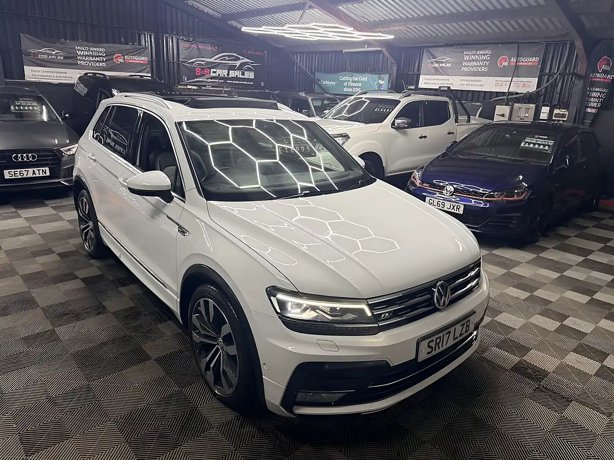 Used 2017 Volkswagen Tiguan Bluemotion Tech R-Line White - Interior and Exterior details 8