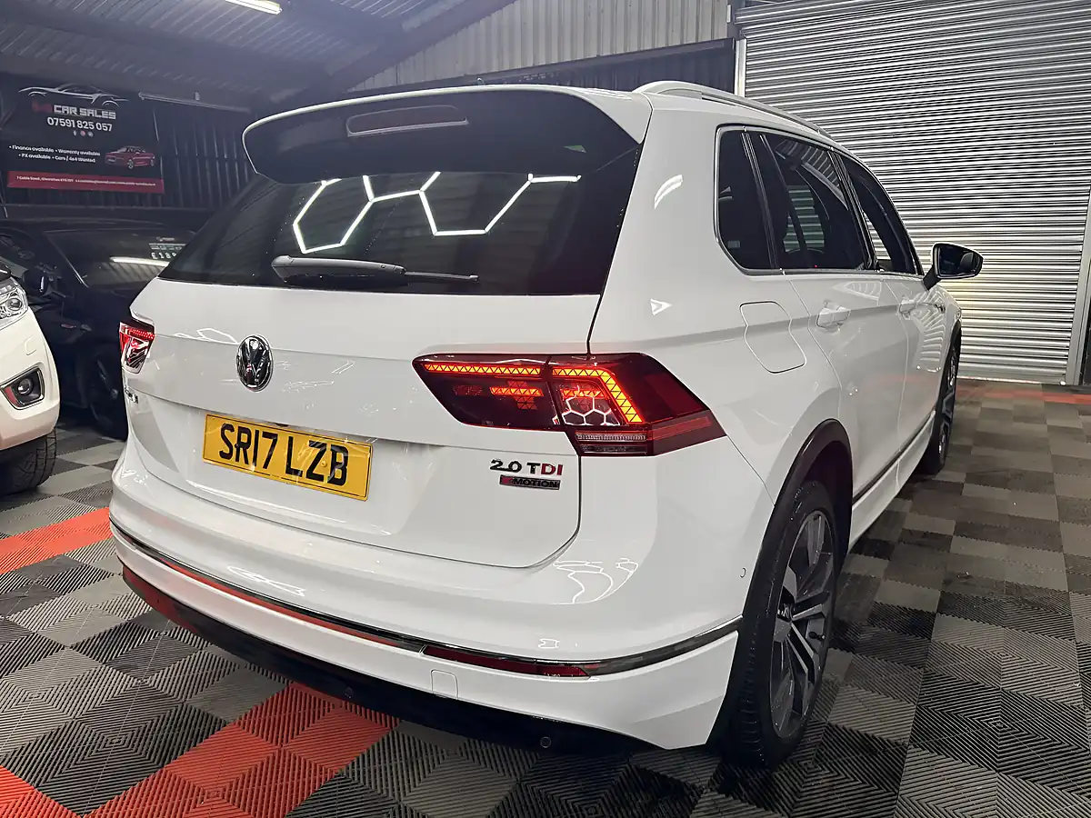 Used 2017 Volkswagen Tiguan Bluemotion Tech R-Line White - Interior and Exterior details 9