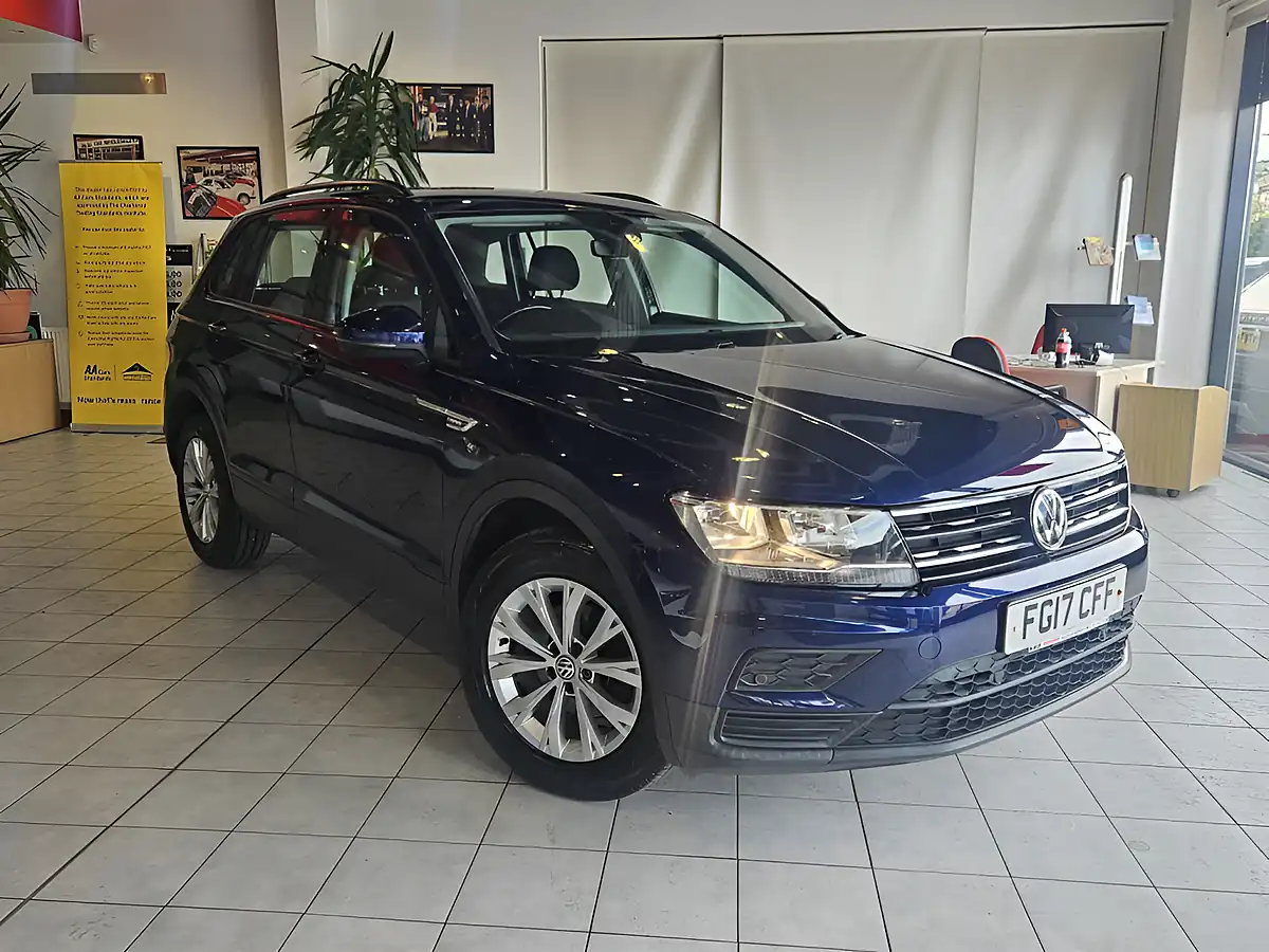Used 2017 Volkswagen Tiguan Bluemotion Tech S Blue - Front View